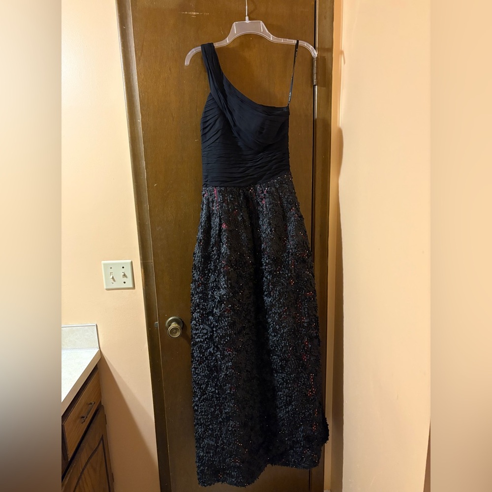 ML Monique Lhuillier Black Sleeveless Asymmetrical Sequin 3D Flower Skirt Gown